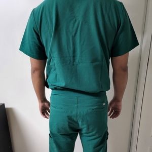 Men's FIGS Hunter Green Set in Large